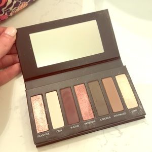 Younique Makeup - Younique Eye Shadow Palette Younique Makeup - Younique Eye Shadow Palette
